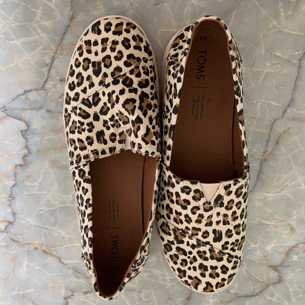 NEW toms